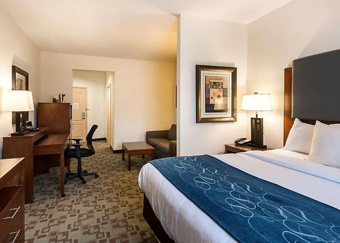 Comfort Oil Center Hotel 4*