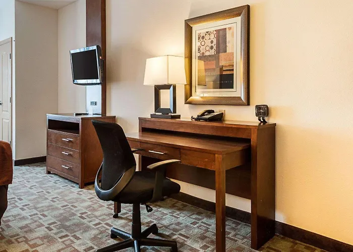 Comfort Oil Center Hotel 4*