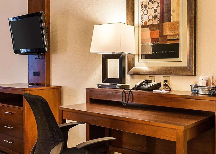 Comfort Oil Center Hotel 4*