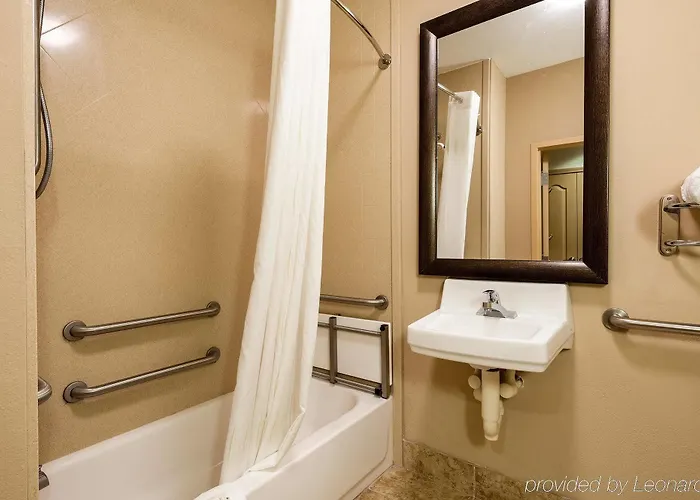 Hotel Comfort Oil Center 4*